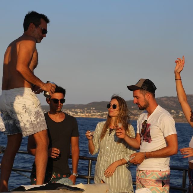 Atenas: Riveria Cruise ao pôr do sol com bebidas ilimitadas