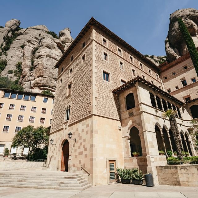 Barcelona: Excursão a Montserrat, Mosteiro e Vinho/Almoço Opcional