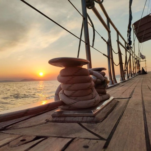 Atenas: Riveria Cruise ao pôr do sol com bebidas ilimitadas