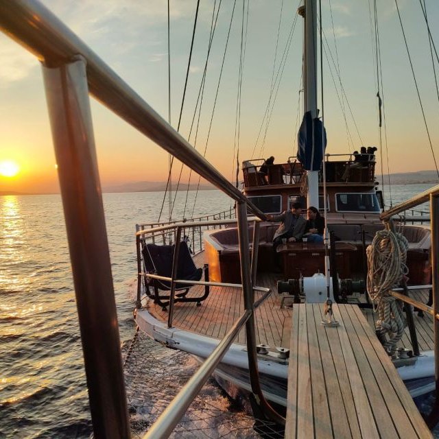 Atenas: Riveria Cruise ao pôr do sol com bebidas ilimitadas