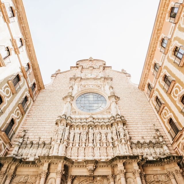 Barcelona: Excursão a Montserrat, Mosteiro e Vinho/Almoço Opcional