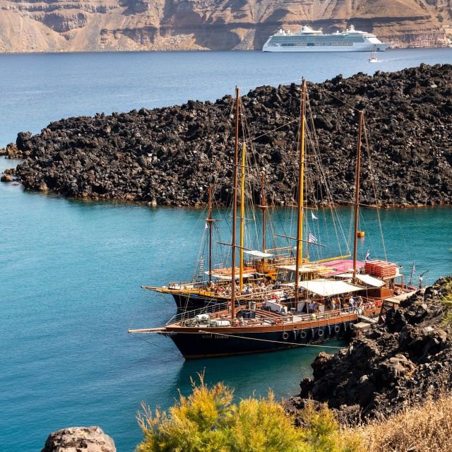 Santorini: Cruzeiro Ilhas Vulcânicas e Visita Fontes Termais