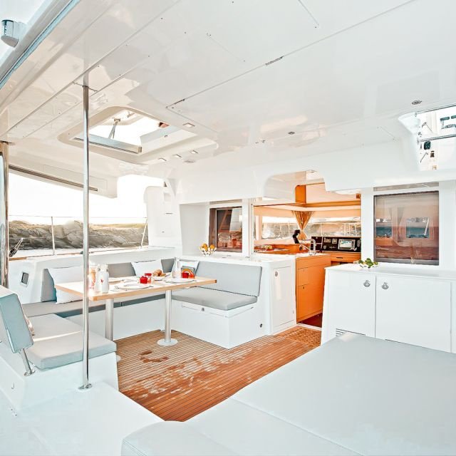 Santorini: Cruzeiro em Catamarã de Luxo em Pequenos Grupos