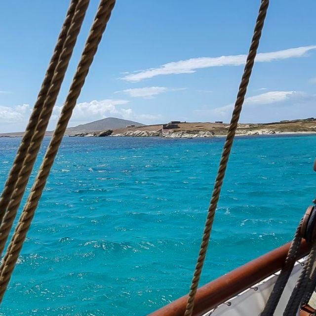 MYKONOS: Passeio de Barco de Meio Dia Ilhas Delos e Rinia