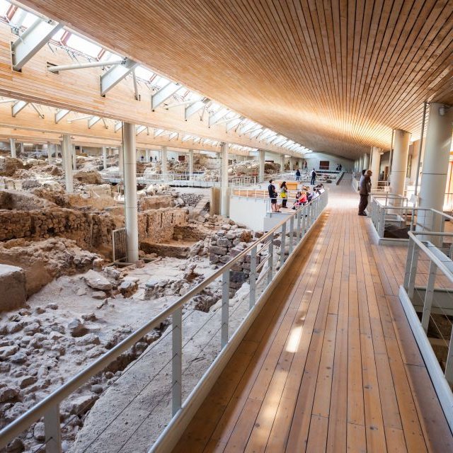 Santorini: Excursão de Ônibus Arqueológico às Escavações de Akrotiri e Praia Vermelha