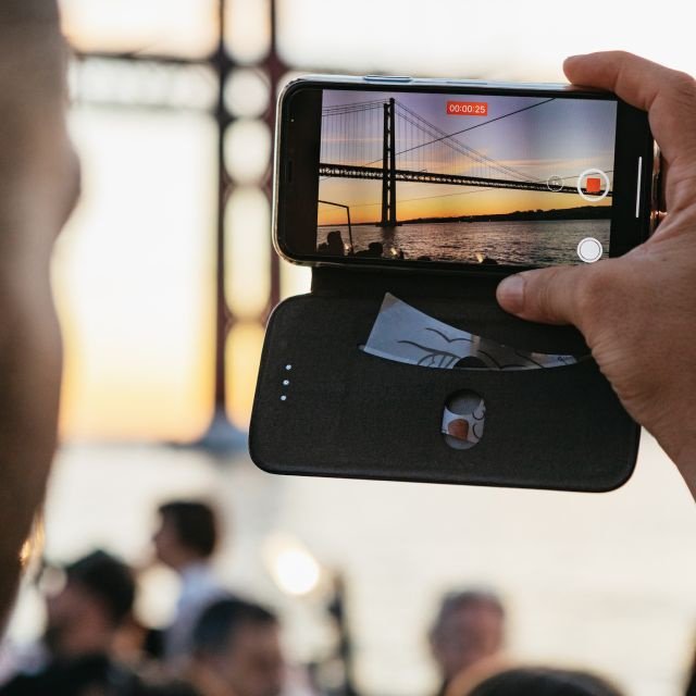 Lisboa: Cruzeiro ao pôr do sol no rio Tejo com bebida de boas-vindas