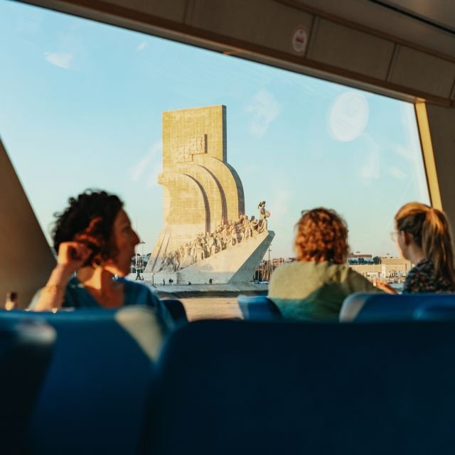 Lisboa: Cruzeiro ao pôr do sol no rio Tejo com bebida de boas-vindas