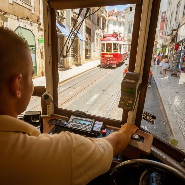 Lisboa: Passeio no Elétrico 28 e Excursão a Pé