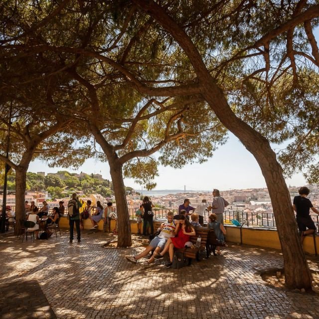 Lisboa: Passeio no Elétrico 28 e Excursão a Pé