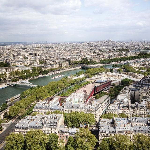 TORRE EIFFEL: TOUR E ACESSO DIRETO AO TOPO DE ELEVADOR