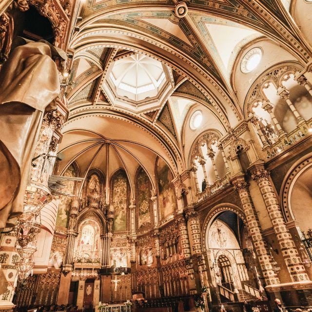 Barcelona: Excursão a Montserrat, Mosteiro e Vinho/Almoço Opcional