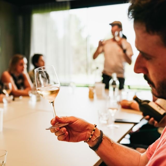 Barcelona: Excursão a Montserrat, Mosteiro e Vinho/Almoço Opcional