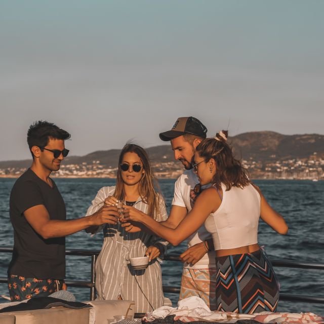 Atenas: Riveria Cruise ao pôr do sol com bebidas ilimitadas