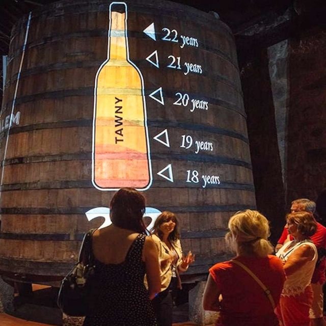 Porto: Adegas de Cálem, Show de Fado e Degustação de Vinhos