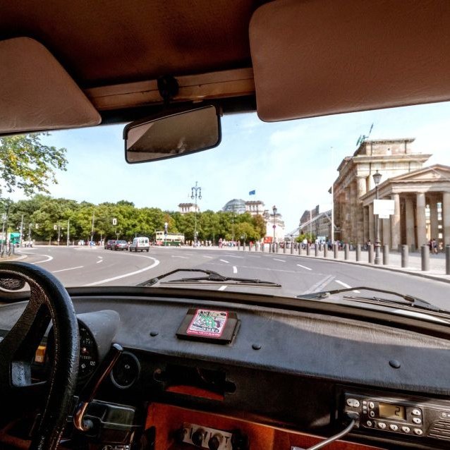 Berlim: Passeio de Trabant por 75 Minutos