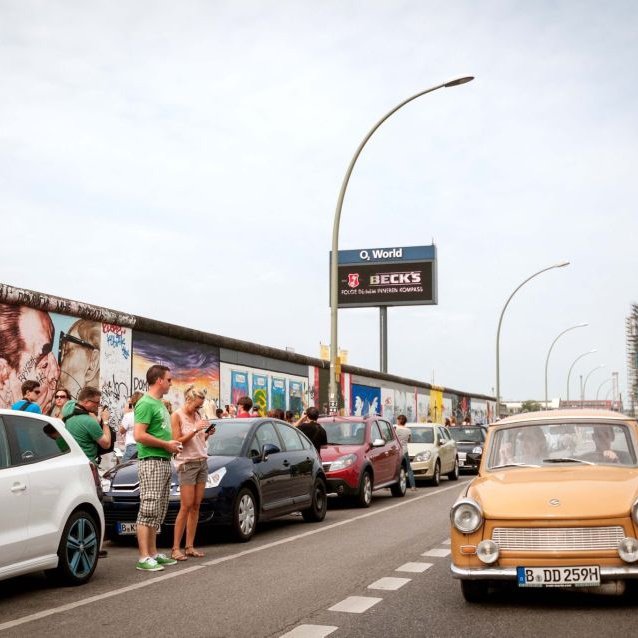 Berlim: Passeio de Trabant por 75 Minutos