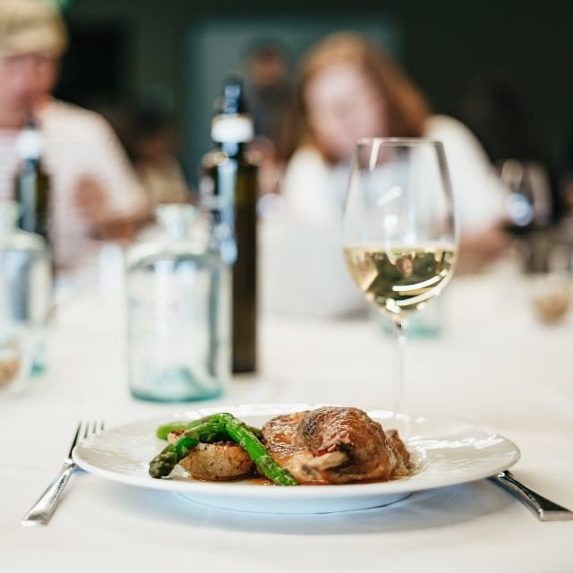 Barcelona: Excursão a Montserrat, Mosteiro e Vinho/Almoço Opcional