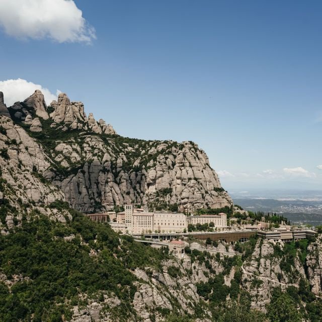 Barcelona: Excursão a Montserrat, Mosteiro e Vinho/Almoço Opcional
