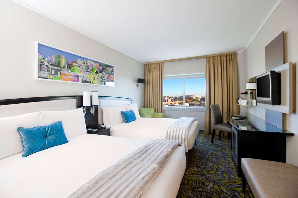 MAXWELL - SOUTHERN SUN WATERFRONT CAPE TOWN