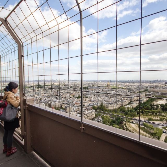 TORRE EIFFEL: TOUR E ACESSO DIRETO AO TOPO DE ELEVADOR