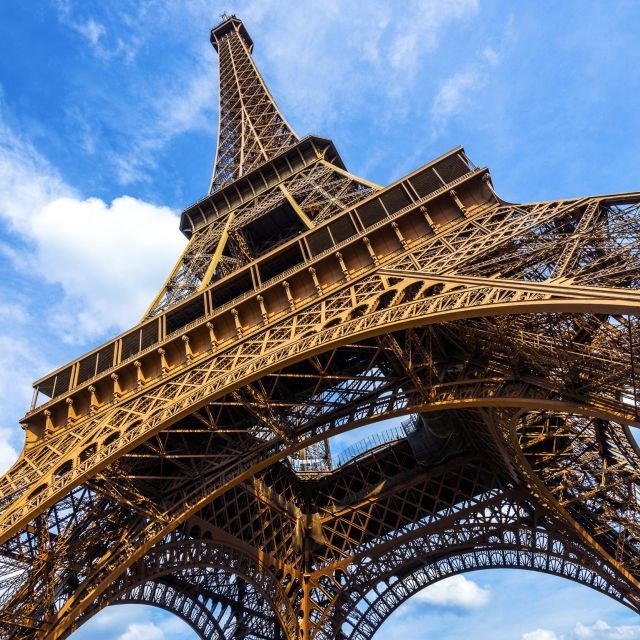 TORRE EIFFEL: TOUR E ACESSO DIRETO AO TOPO DE ELEVADOR