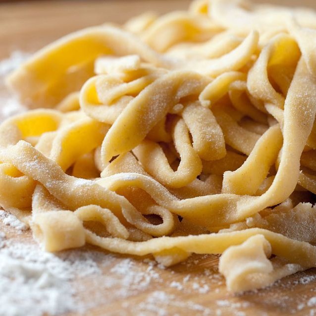 Milão: Aula de culinária de massa e tiramisu com vinho