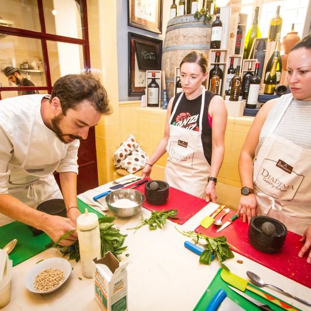 Milão: Aula de culinária de massa e tiramisu com vinho