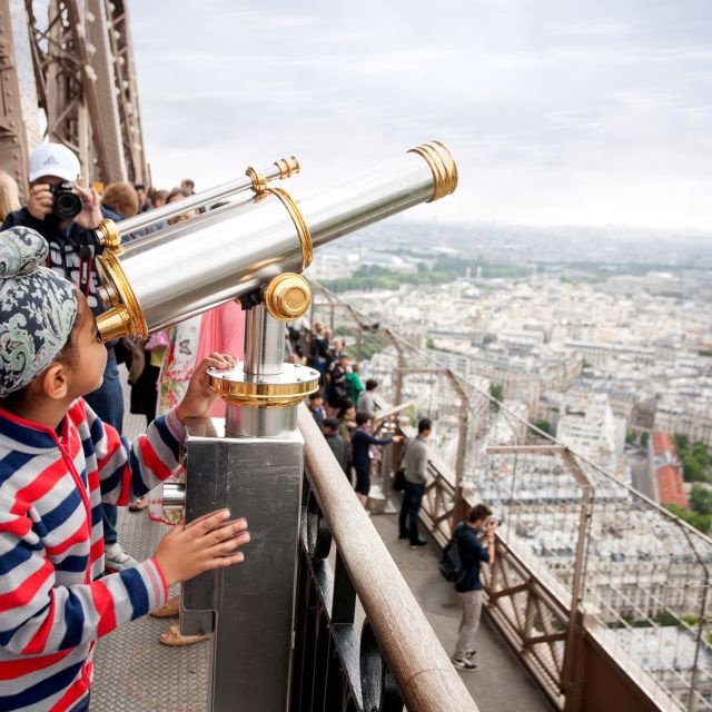 TORRE EIFFEL: TOUR E ACESSO DIRETO AO TOPO DE ELEVADOR