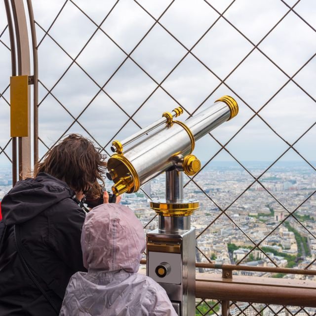 TORRE EIFFEL: TOUR E ACESSO DIRETO AO TOPO DE ELEVADOR