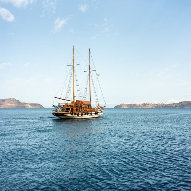 Santorini: Cruzeiro Ilhas Vulcânicas e Visita Fontes Termais
