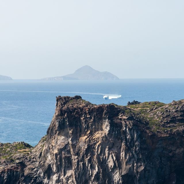 Santorini: Cruzeiro Ilhas Vulcânicas e Visita Fontes Termais