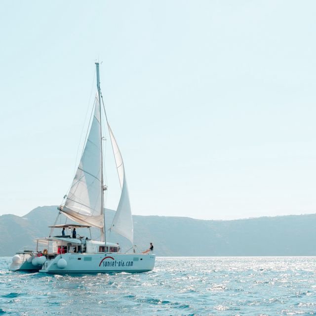 Santorini: Cruzeiro em Catamarã de Luxo em Pequenos Grupos