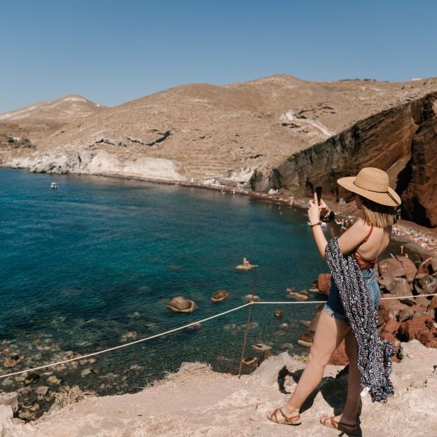 Santorini: Excursão de Ônibus Arqueológico às Escavações de Akrotiri e Praia Vermelha