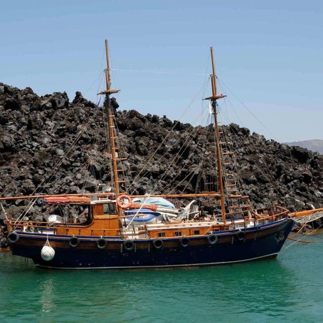 Santorini: Cruzeiro Guiado Ilhas Thirassia e Vulcão