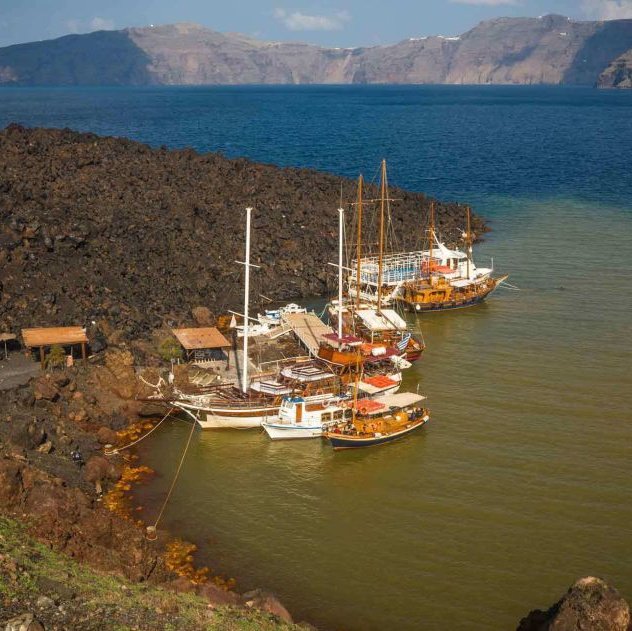 Santorini: Cruzeiro Guiado Ilhas Thirassia e Vulcão