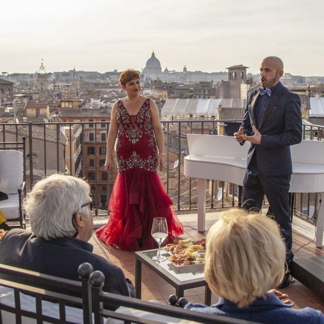 Roma: Rooftop Bar Opera Show