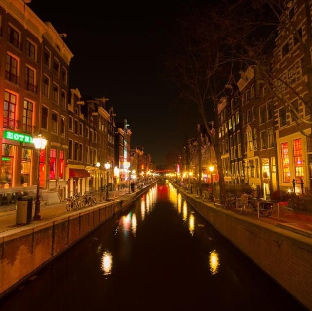 Amsterdã: excursão noturna exclusiva ao Distrito da Luz Vermelha