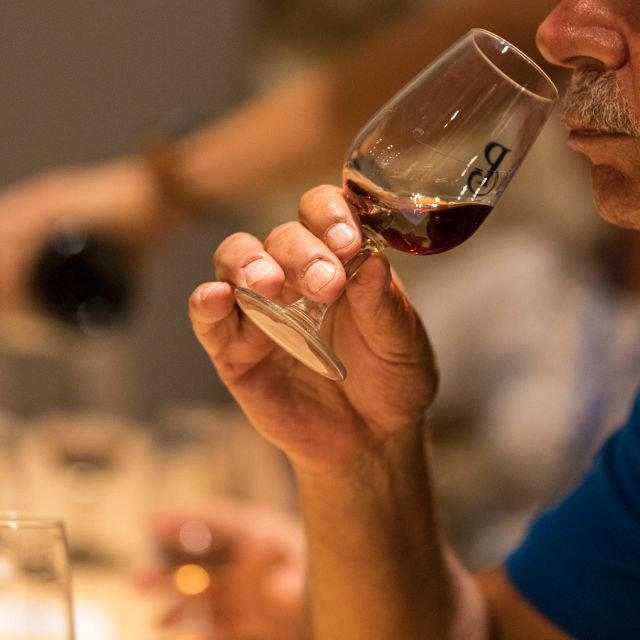 Porto: Tour e Prova de 3 Vinhos do Porto na Adega Poças