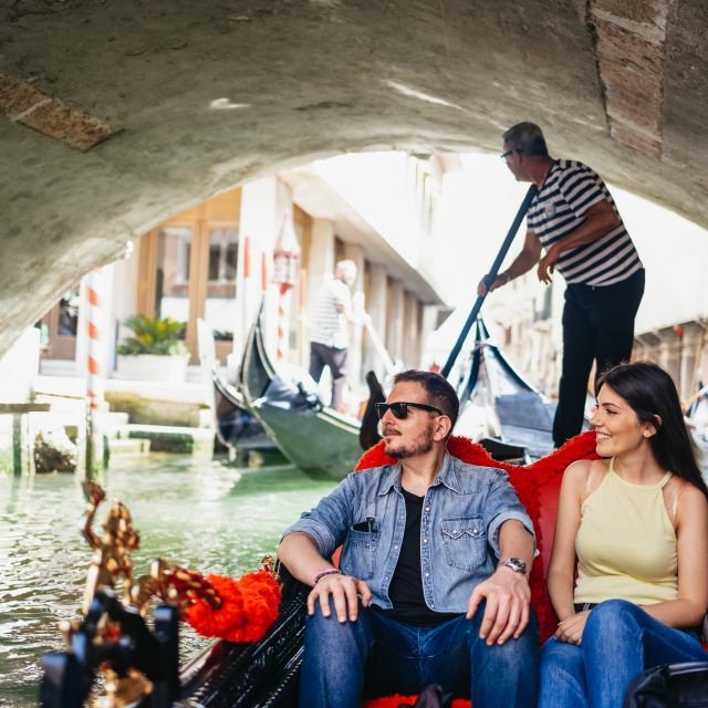 Veneza: Passeio de Gôndola Grande Canal c/ Aplicativo-Guia