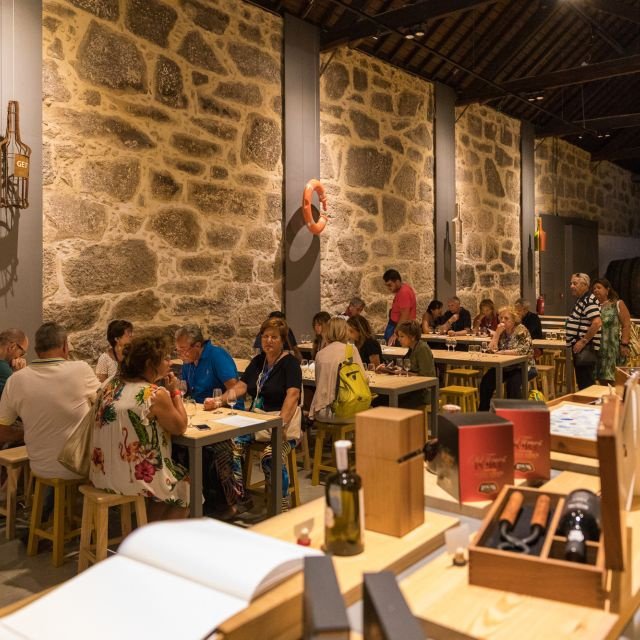 Porto: Tour e Prova de 3 Vinhos do Porto na Adega Poças