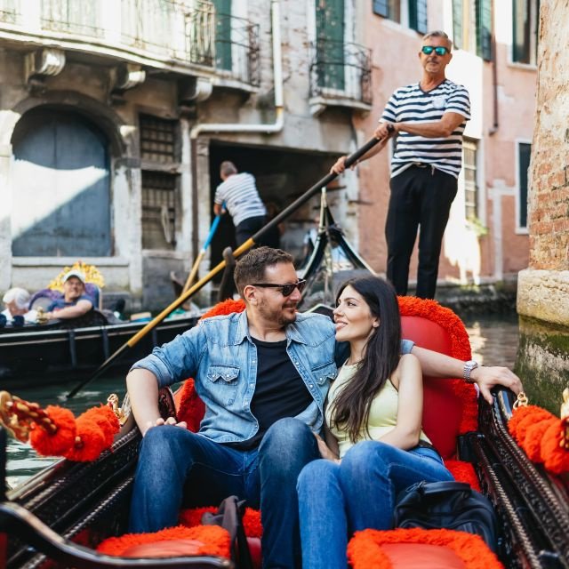 Veneza: Passeio de Gôndola Grande Canal c/ Aplicativo-Guia