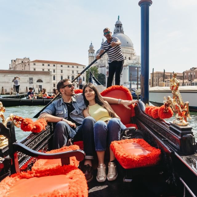 Veneza: Passeio de Gôndola Grande Canal c/ Aplicativo-Guia