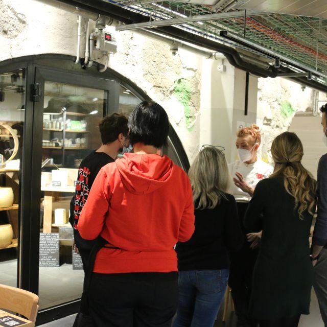 Milão: aula de culinária de massas e risotos e tour gastronômico pelo mercado